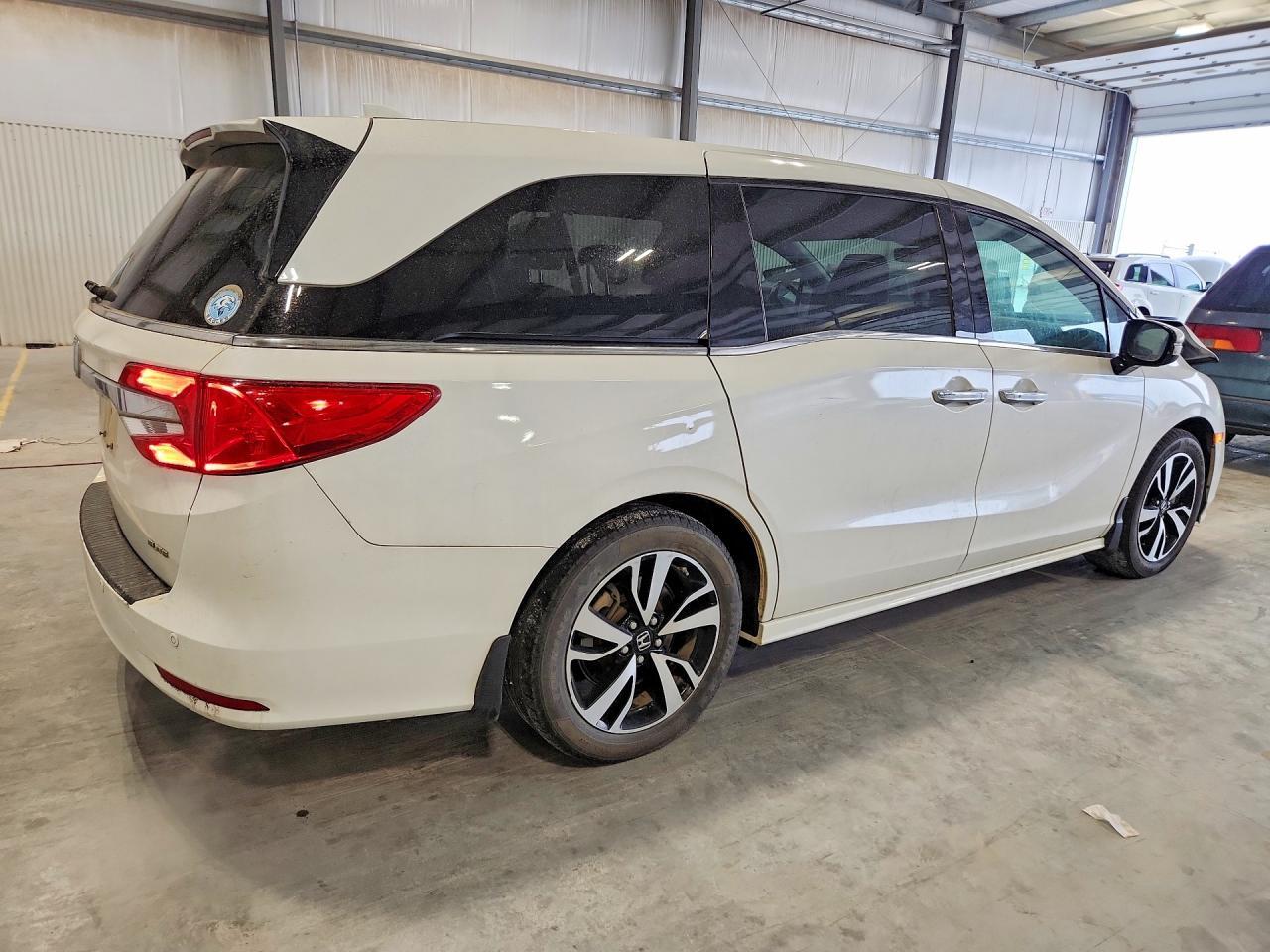 2018 Honda Odyssey Elite - Фото 3