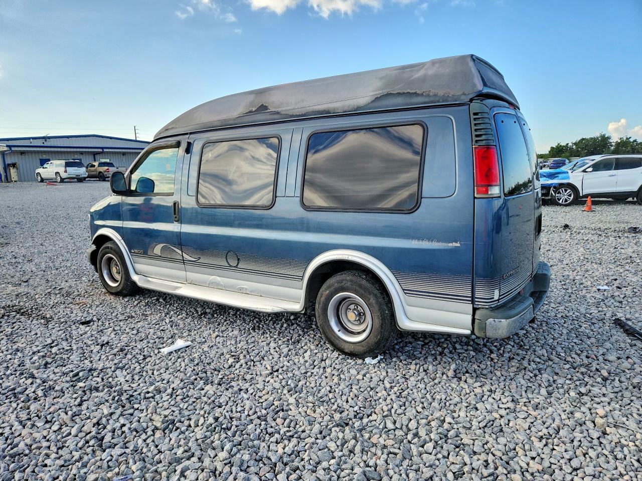1999 Chevrolet Express G1500 - Фото 2