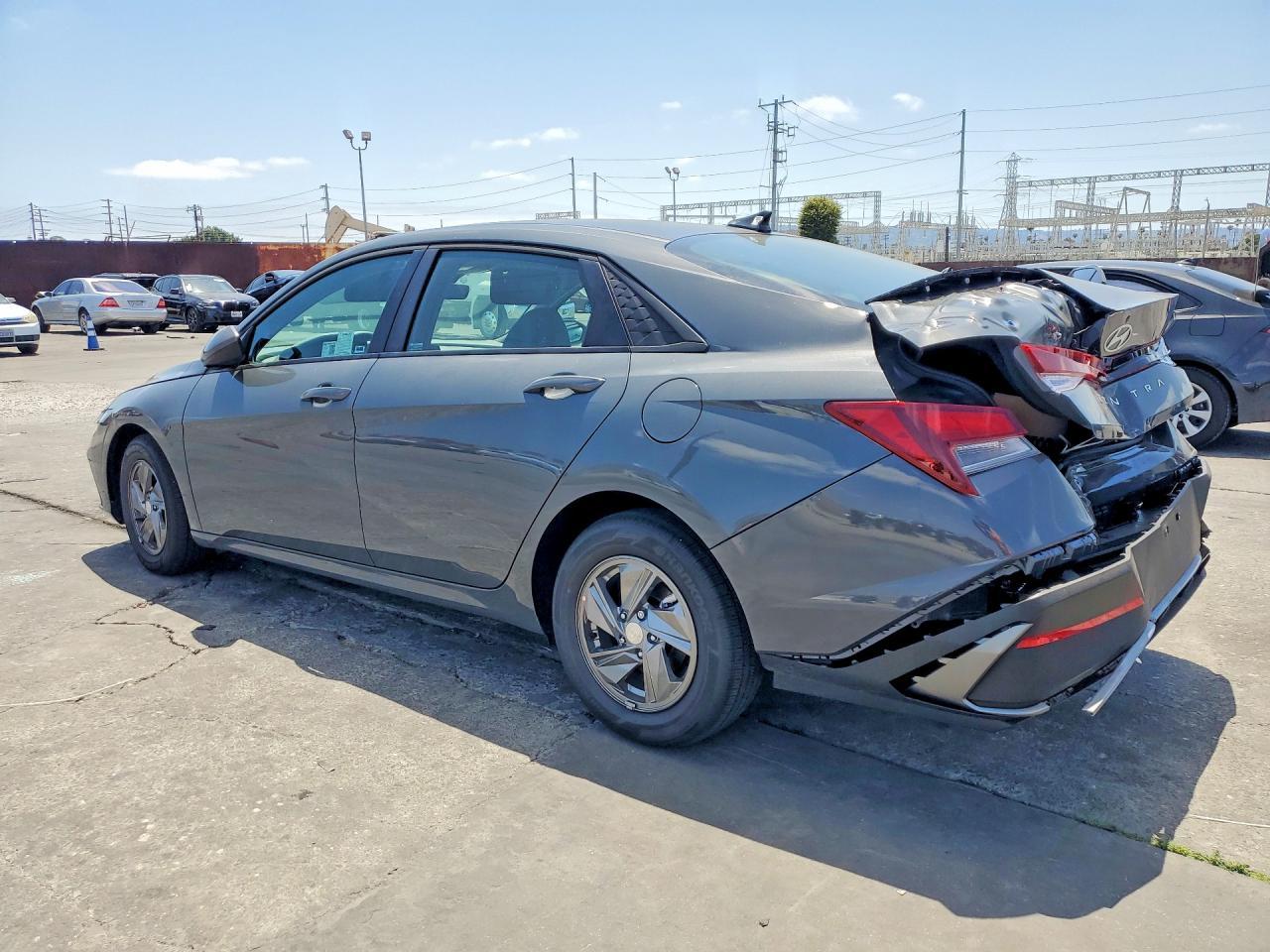 2025 Hyundai Elantra Se - Фото 2