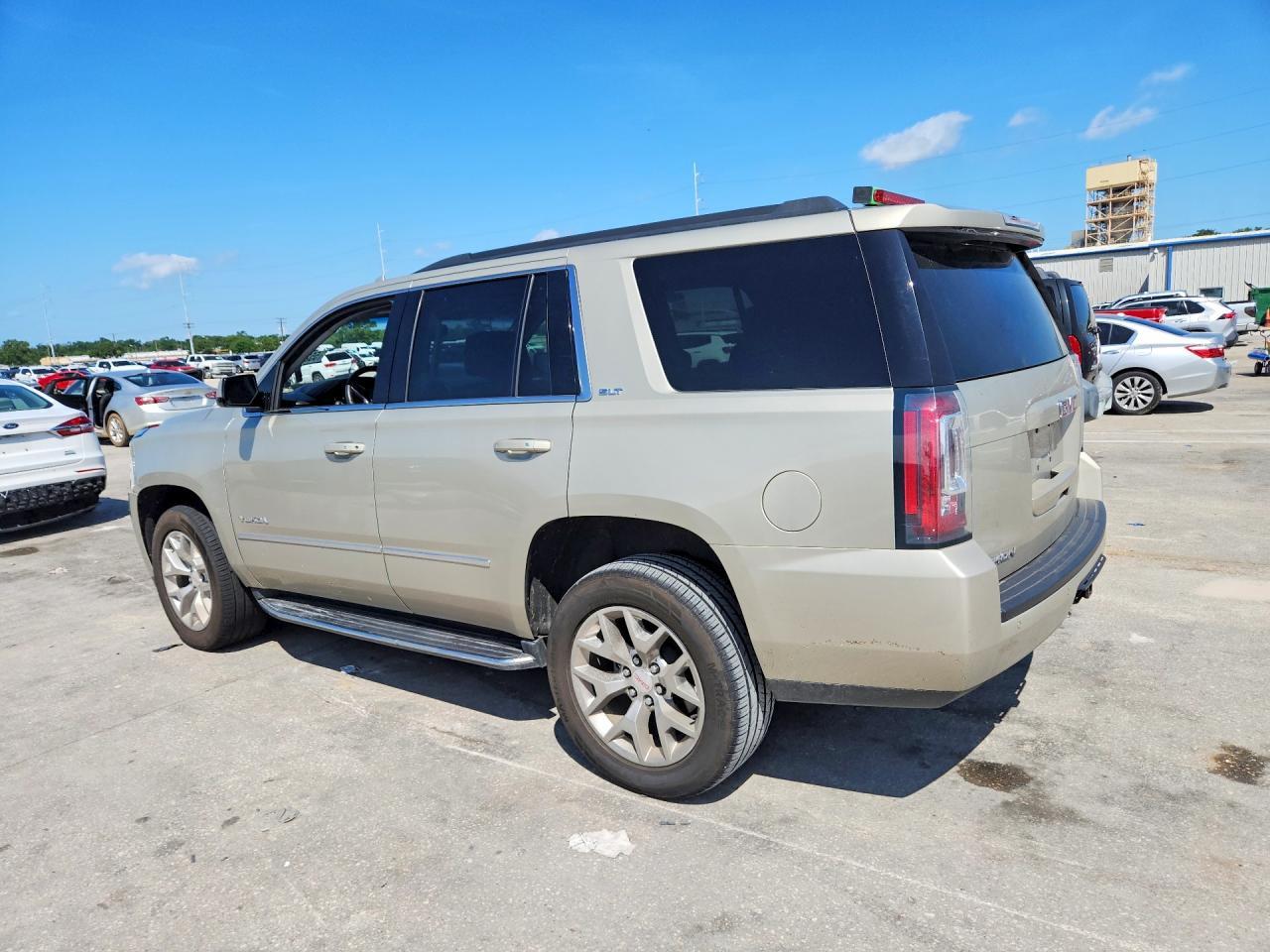 2017 GMC Yukon Slt - Image 2