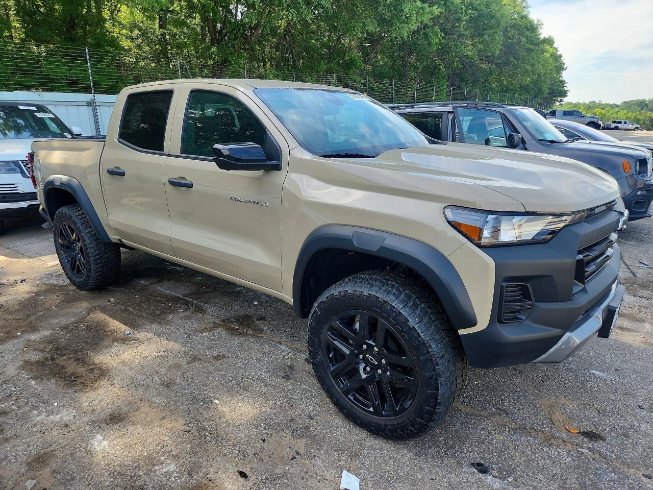 2024 Chevrolet Colorado Trail Boss - Image 4