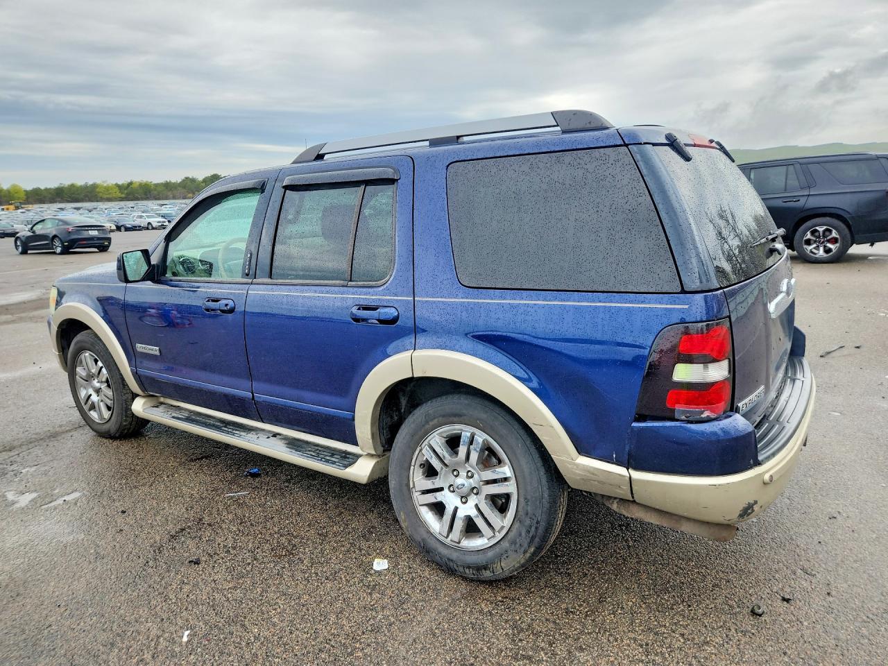 2006 Ford Explorer Eddie Bauer - Image 2