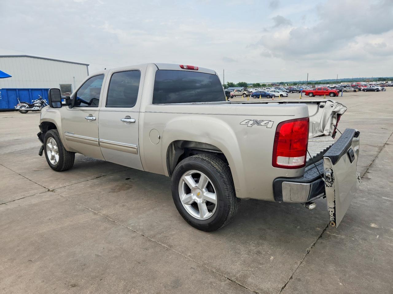 2008 GMC Sierra K1500 - Image 2