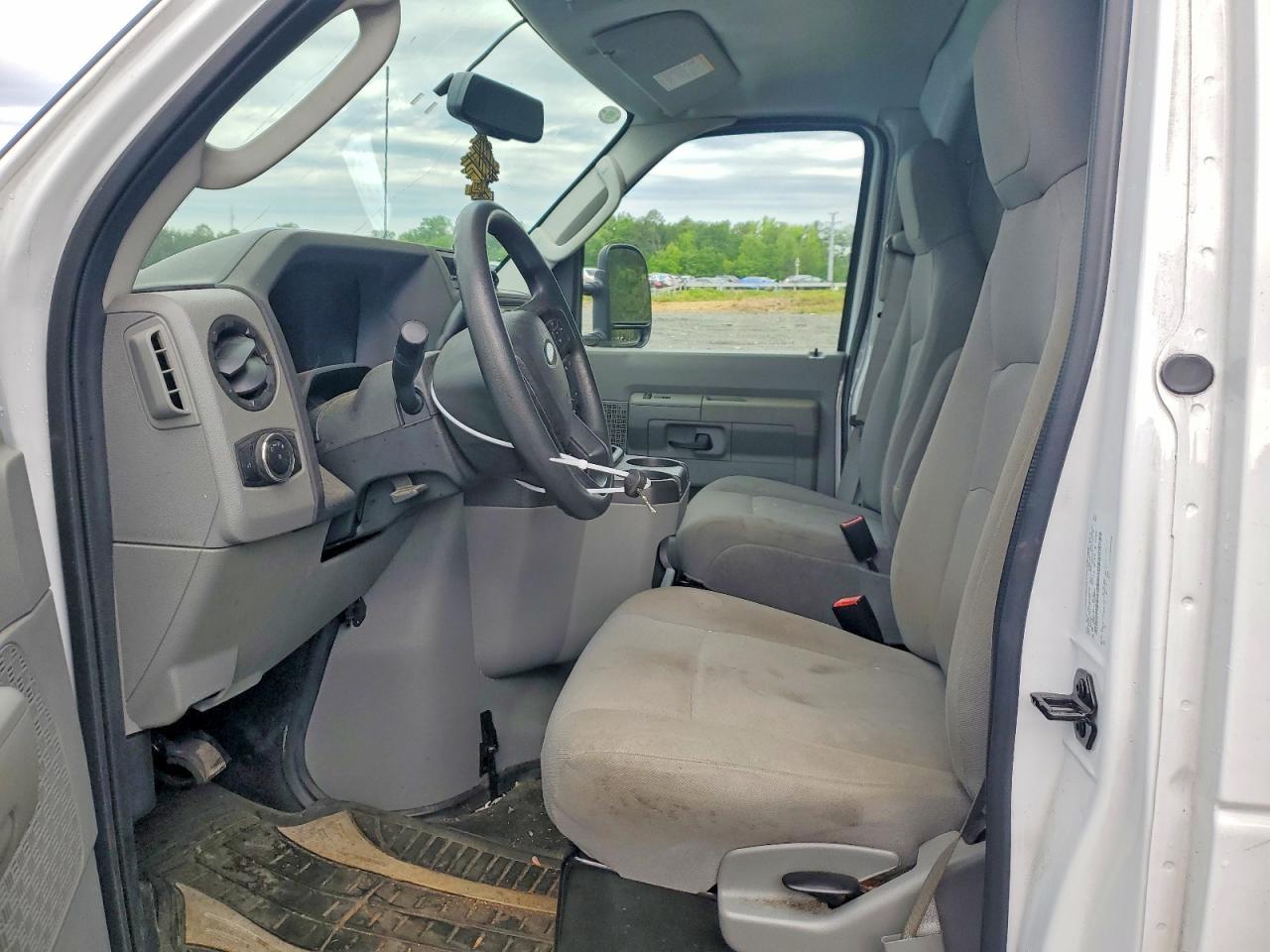 2024 Ford Econoline E350 Super Duty Cutaway Van - Image 7