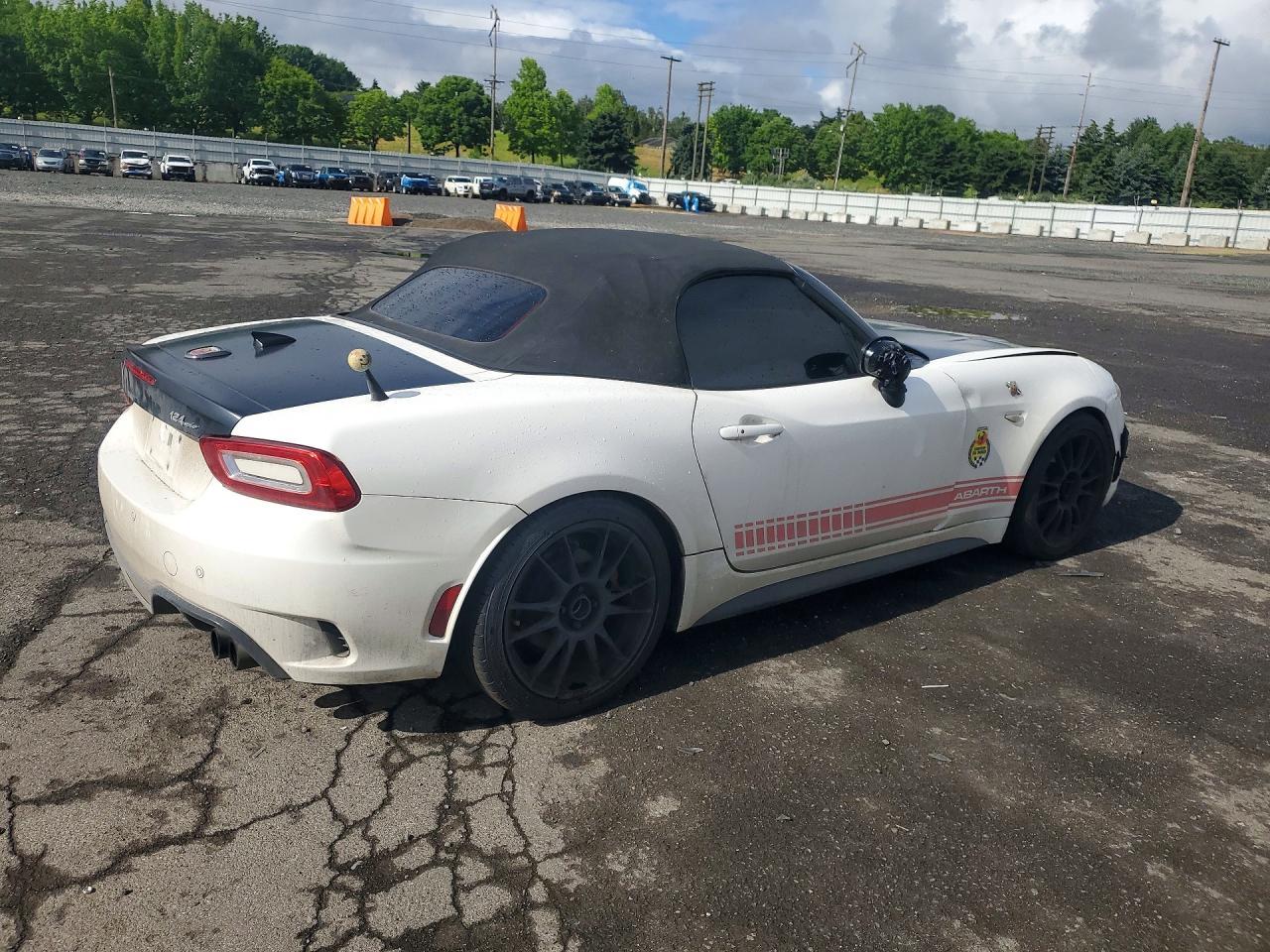 2018 Fiat 124 Spider Classica - Image 3