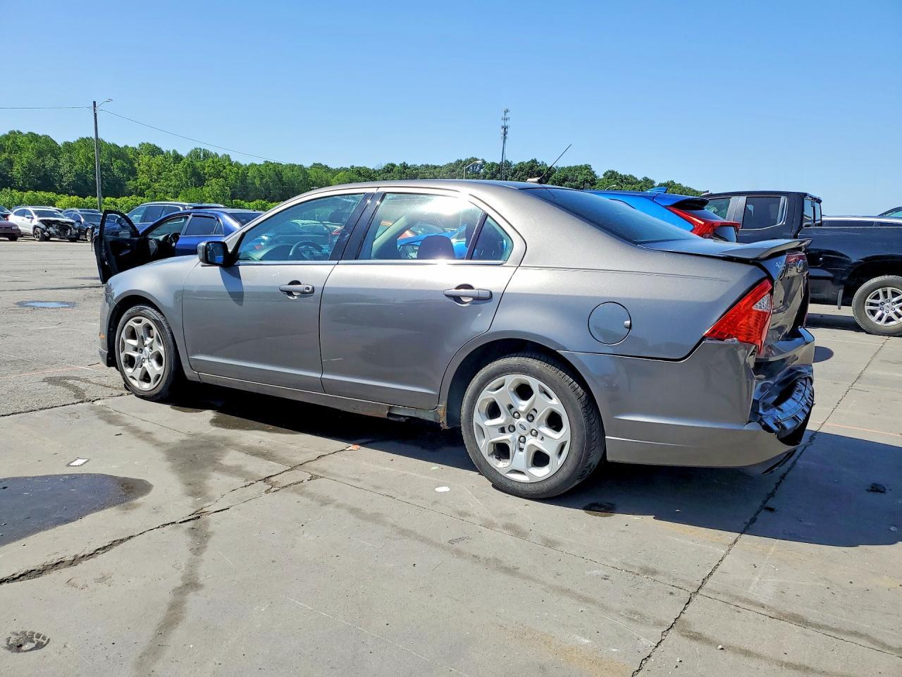 2011 Ford Fusion Se - Image 2