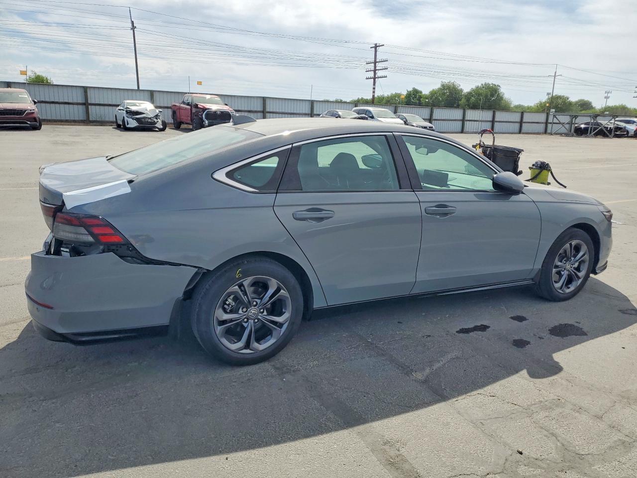 2025 Honda Accord Hybrid Exl - Image 3