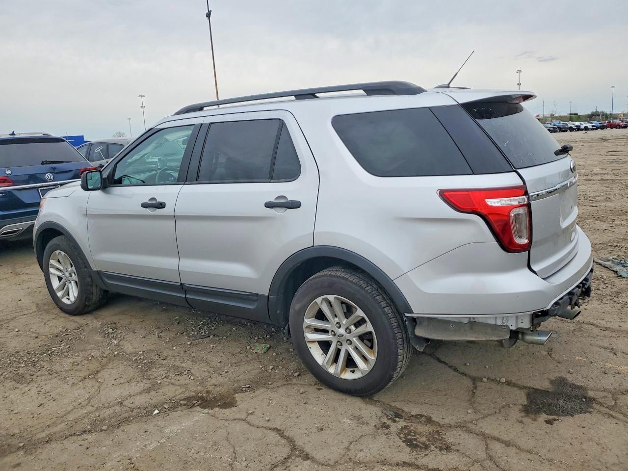 2015 Ford Explorer - Фото 2