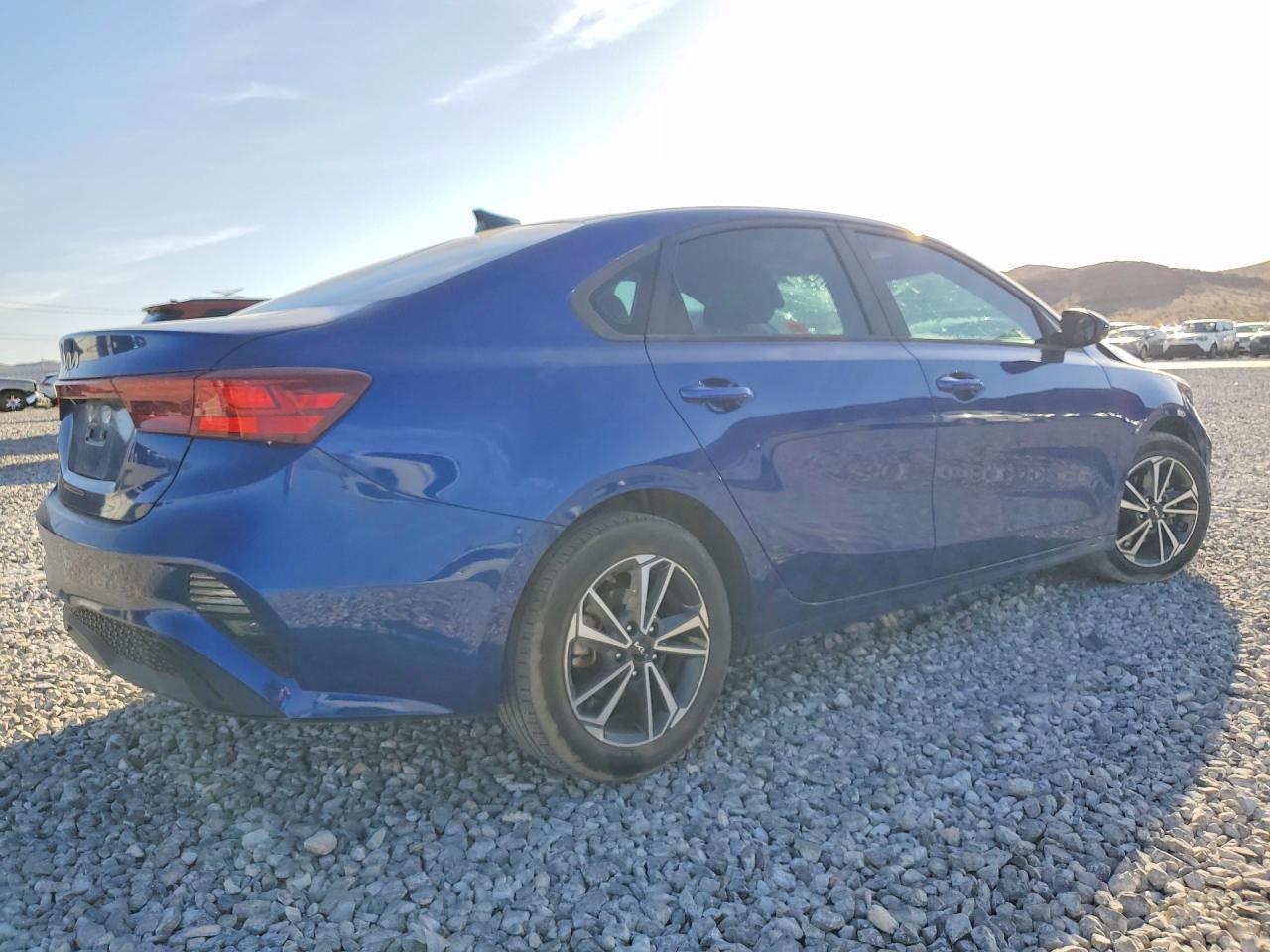 2023 Kia Forte Lxs - Фото 3