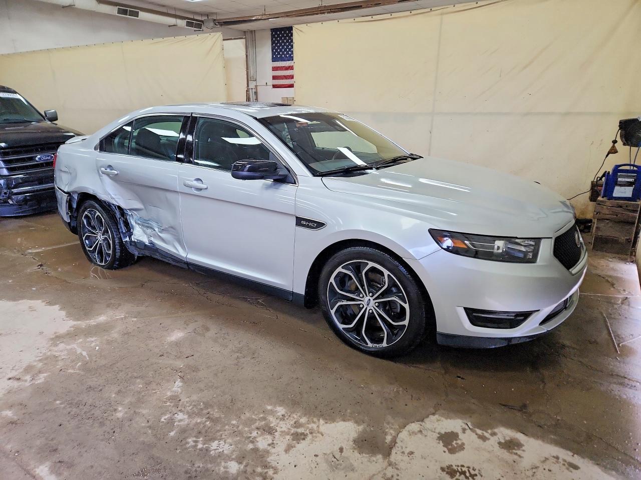 2018 Ford Taurus Sho - Image 4