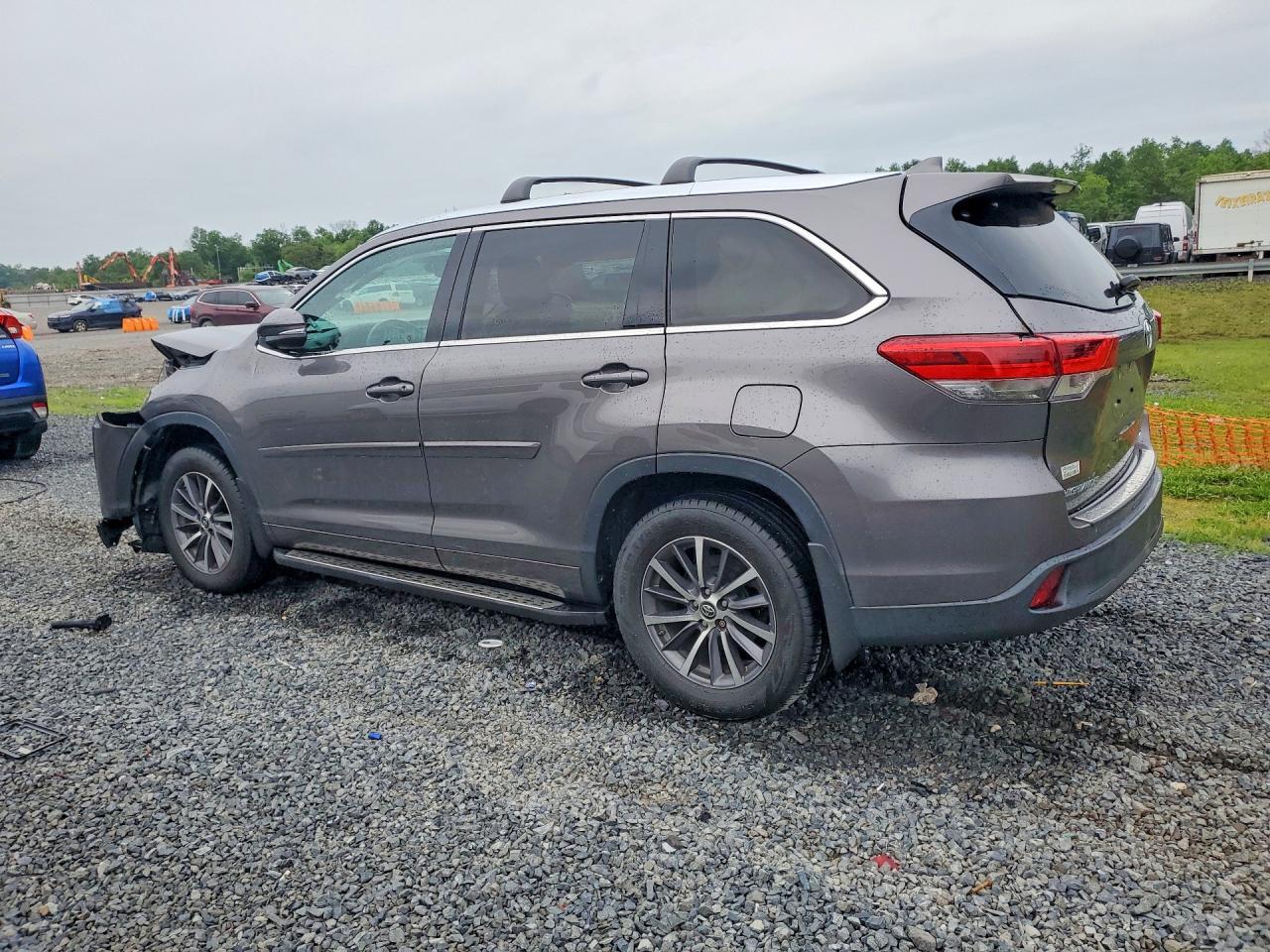 2018 Toyota Highlander Xle - Image 2