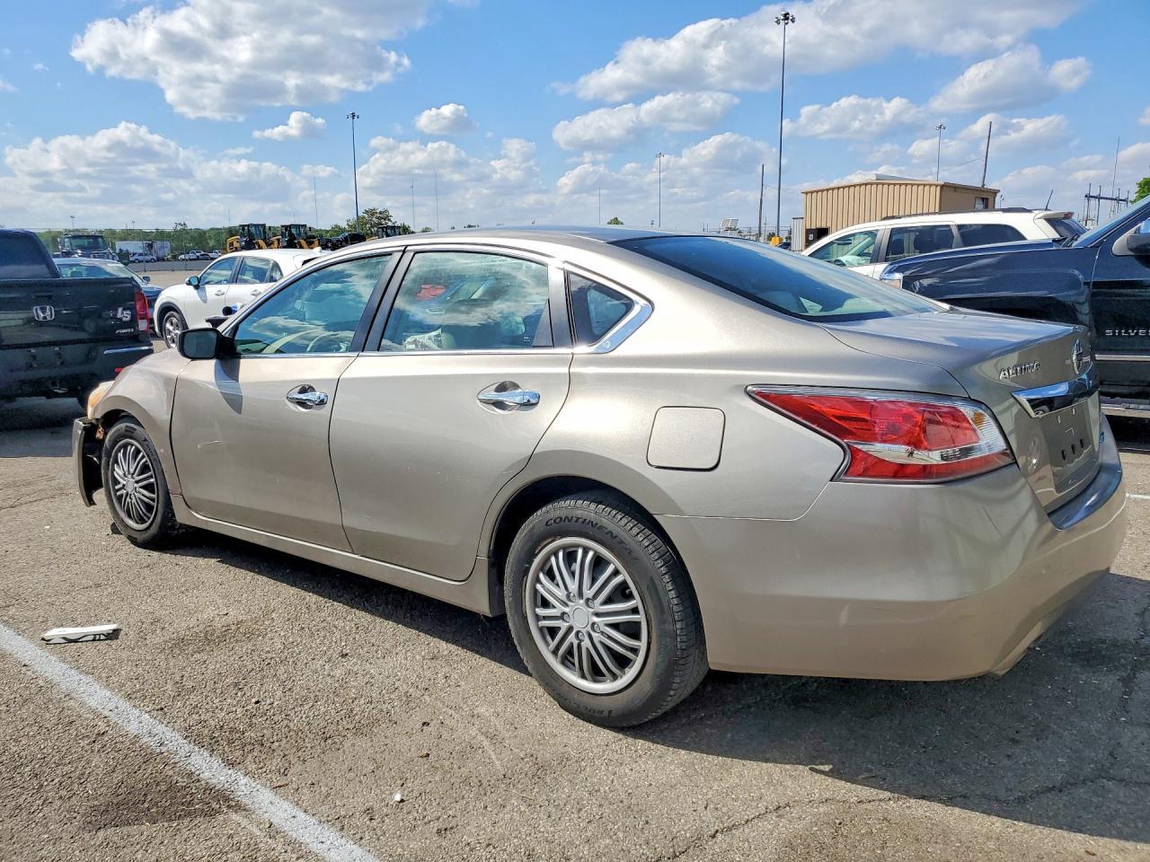 2014 Nissan Altima 2.5 S - Фото 2