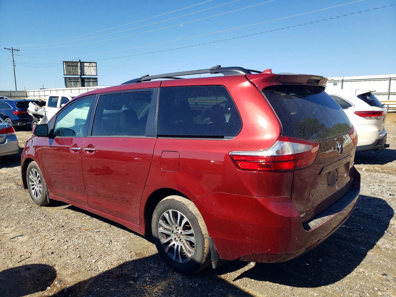 2019 Toyota Sienna Xle 8-Passenger - Image 2