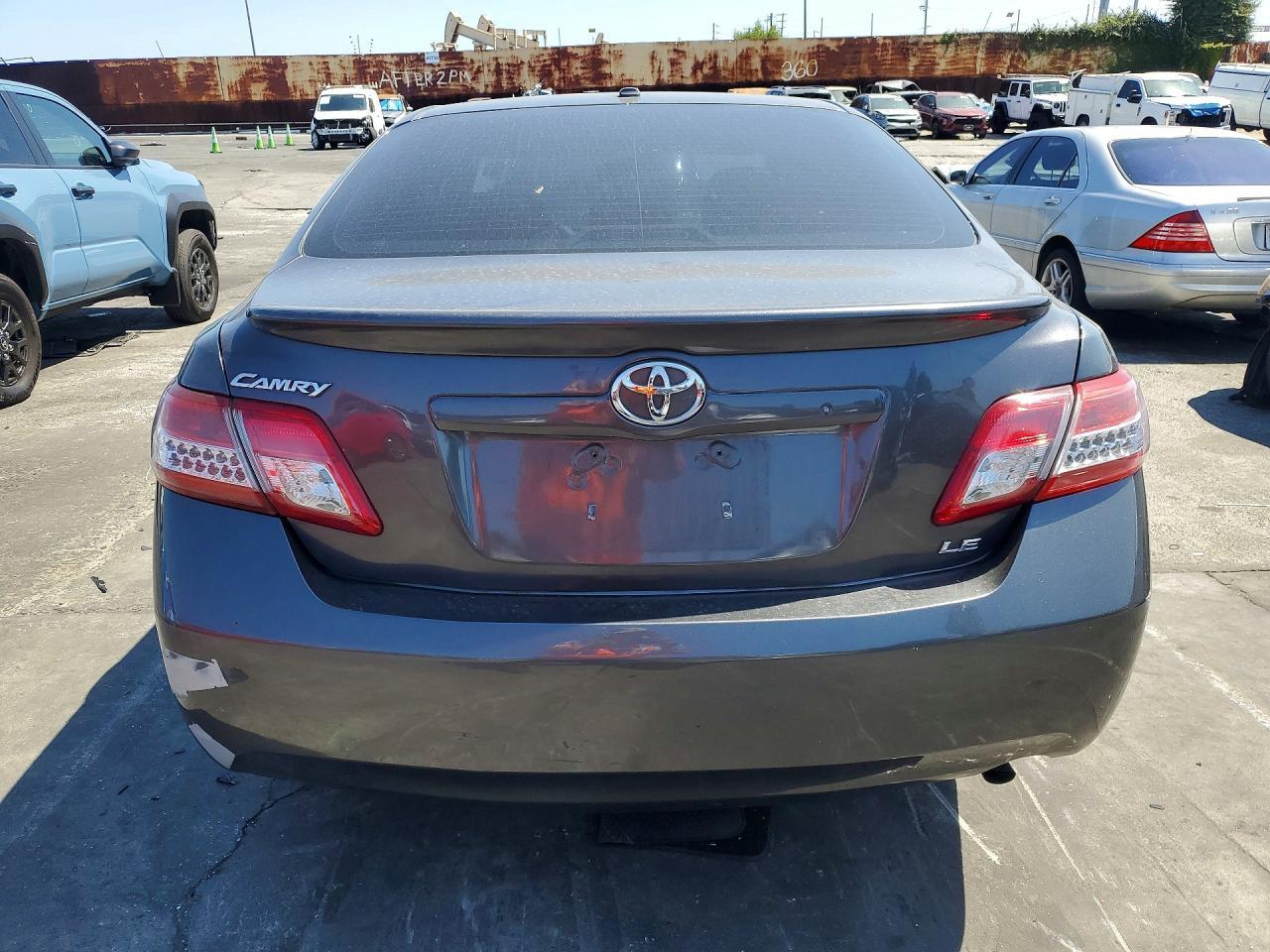 2011 Toyota Camry Le - Фото 6
