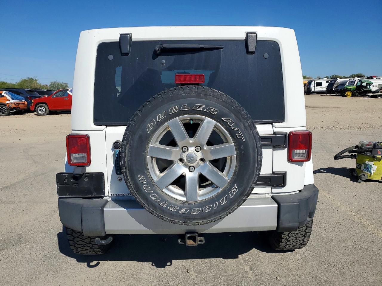 2013 Jeep Wrangler Unlimited Sahara - Фото 6