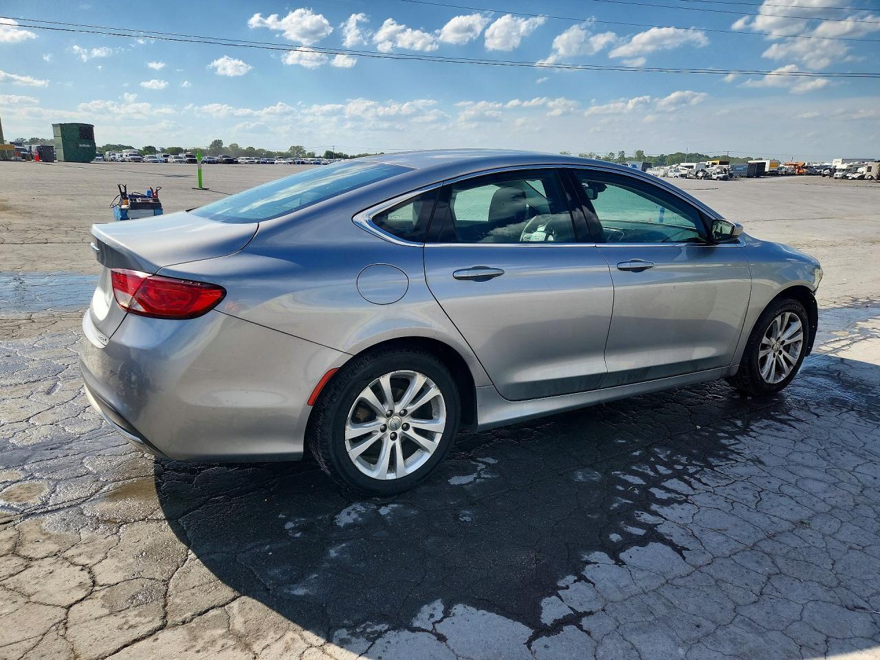 2016 Chrysler 200 Limited - Image 3