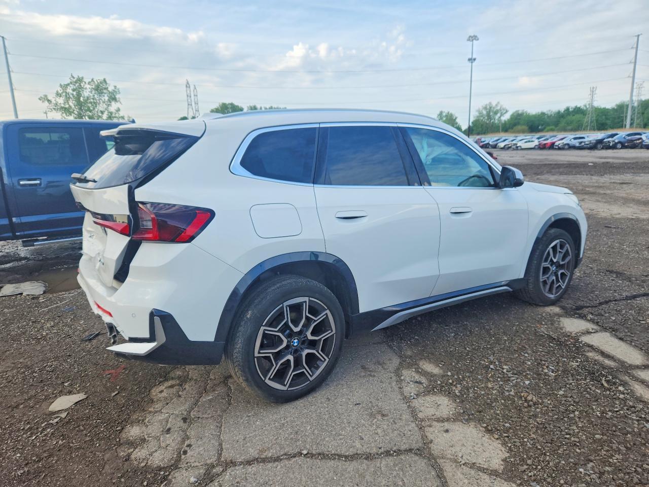 2024 BMW X1 xDrive28I - Image 3
