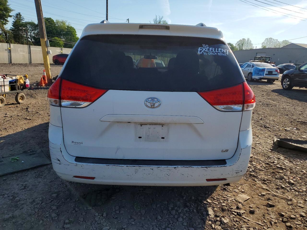 2011 Toyota Sienna Le - Фото 6