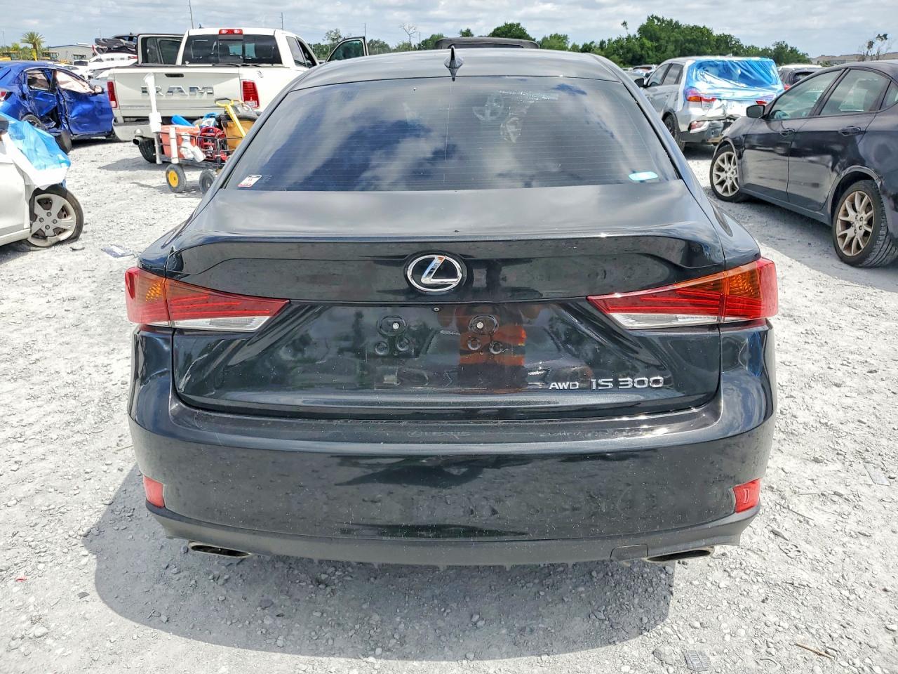 2017 Lexus Is 300 - Image 6