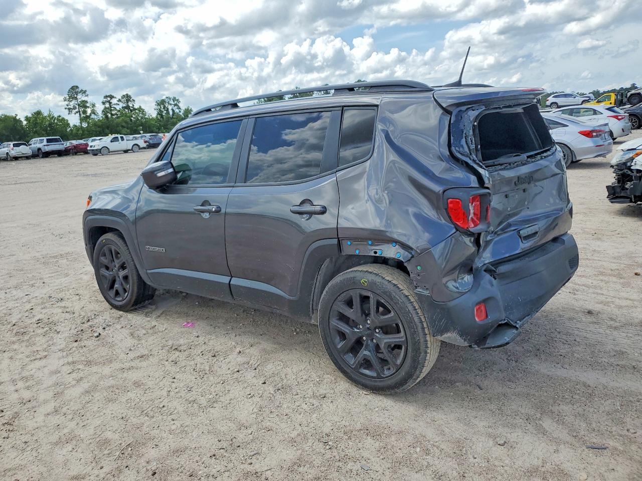 2018 Jeep Renegade Latitude - Фото 2