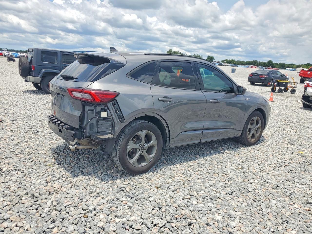 2023 Ford Escape St Line - Image 3