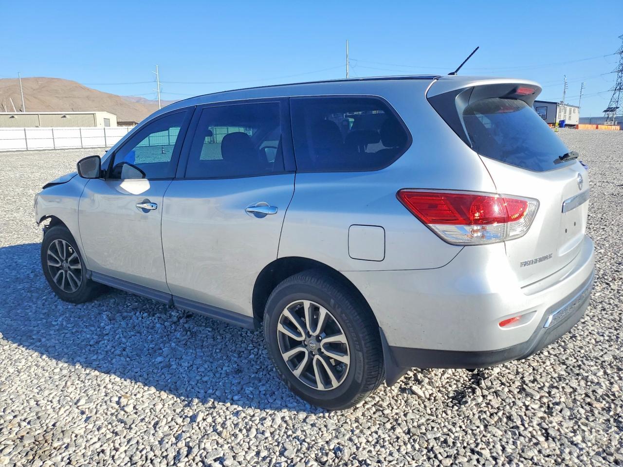 2013 Nissan Pathfinder S - Фото 2