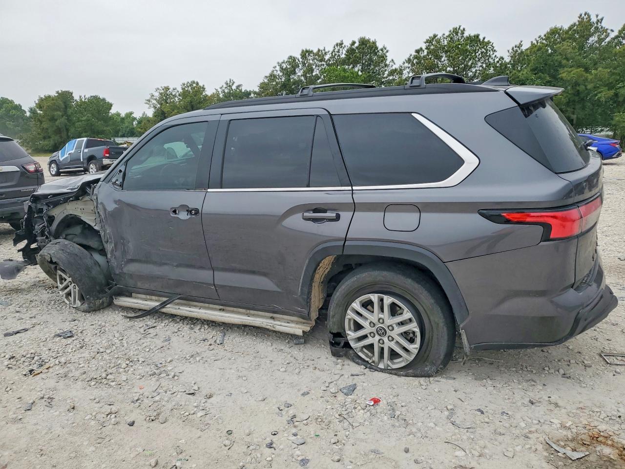 2024 Toyota Sequoia Sr5 - Фото 2