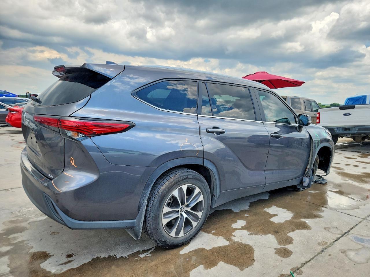 2023 Toyota Highlander Xle - Image 3
