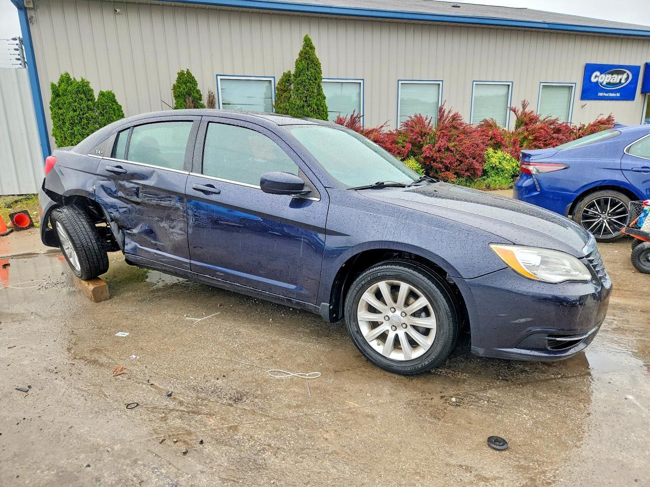2012 Chrysler 200 Touring - Фото 4