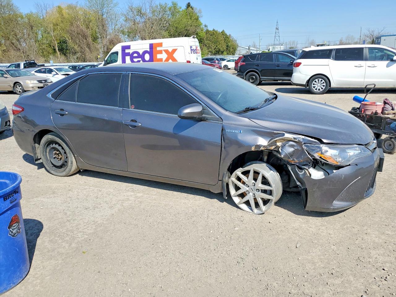 2017 Toyota Camry Hybrid Le - Image 4