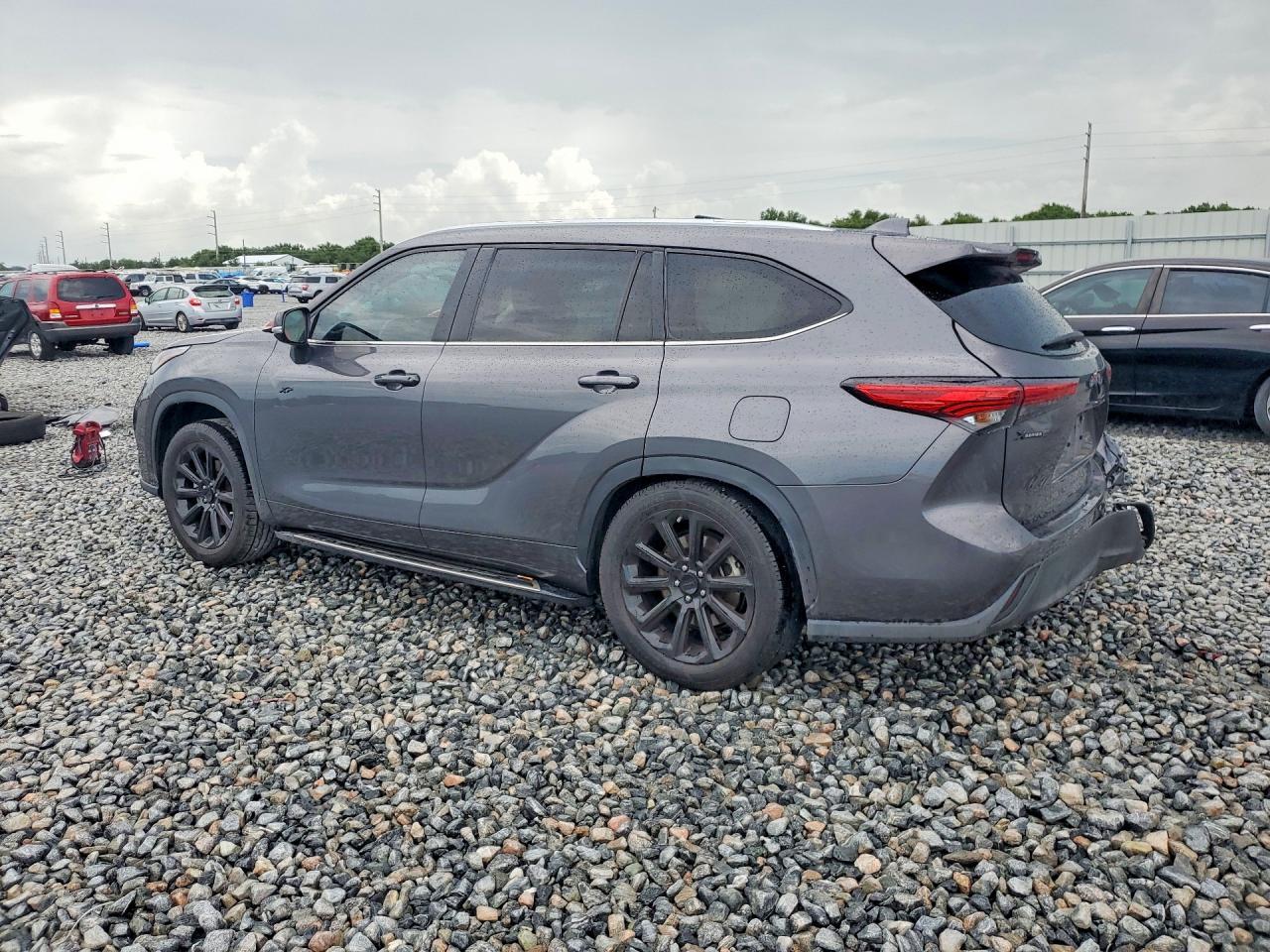 2023 Toyota Highlander Xle - Image 2