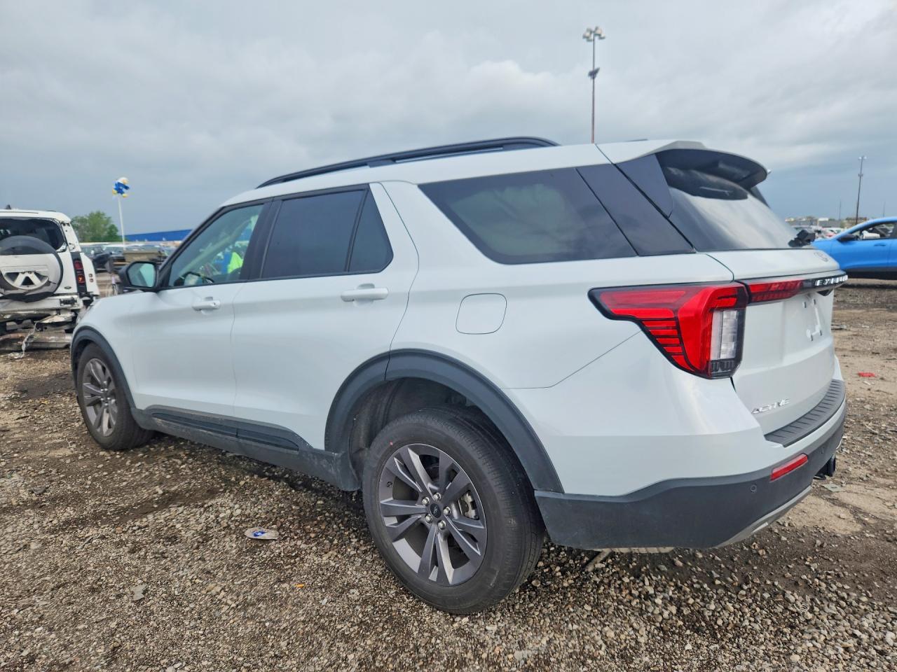 2026 Ford Explorer Active - Image 2