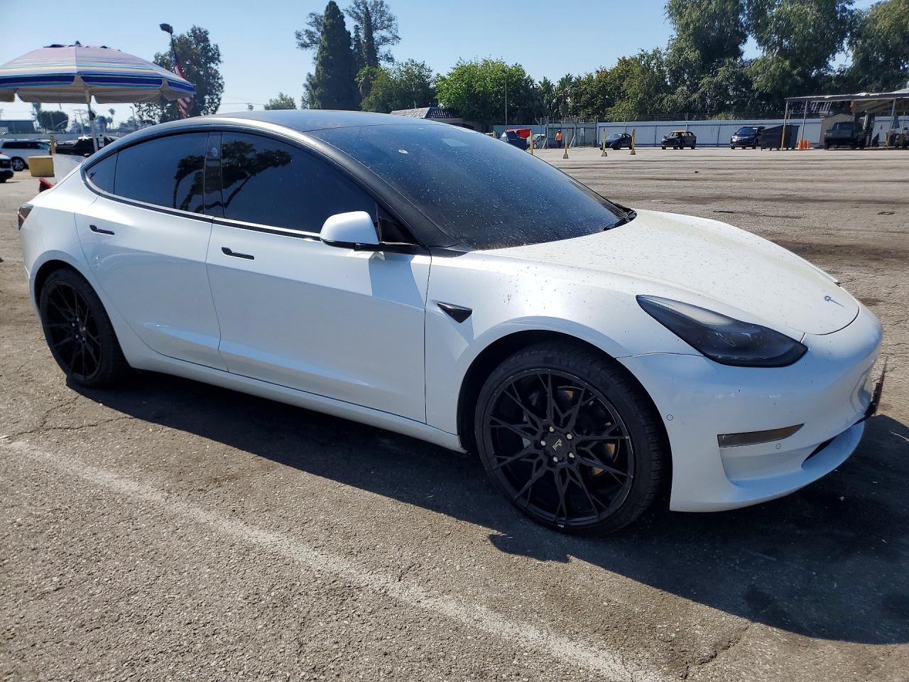 2022 Tesla Model 3 - Фото 4