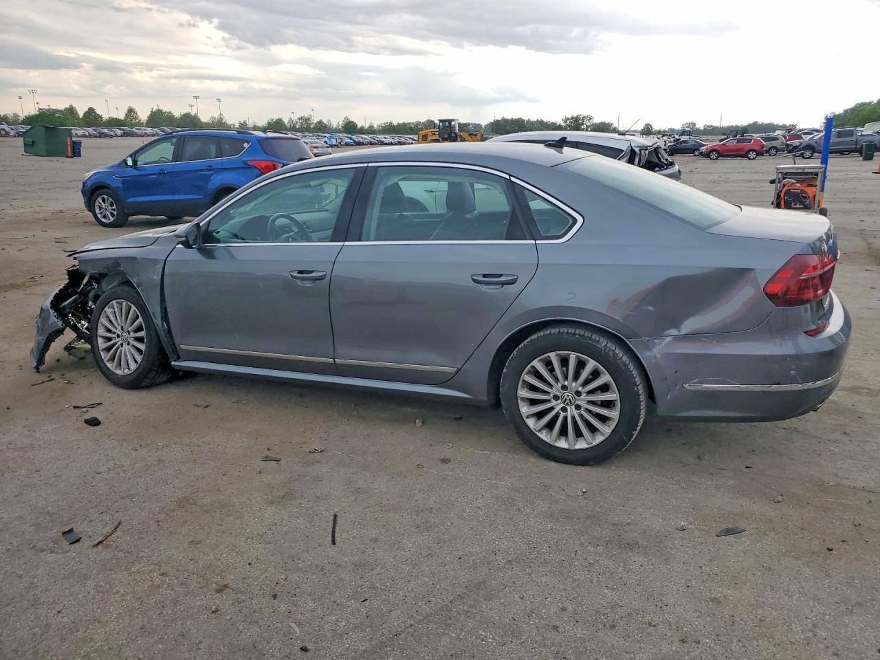 2017 Volkswagen Passat Se - Фото 2