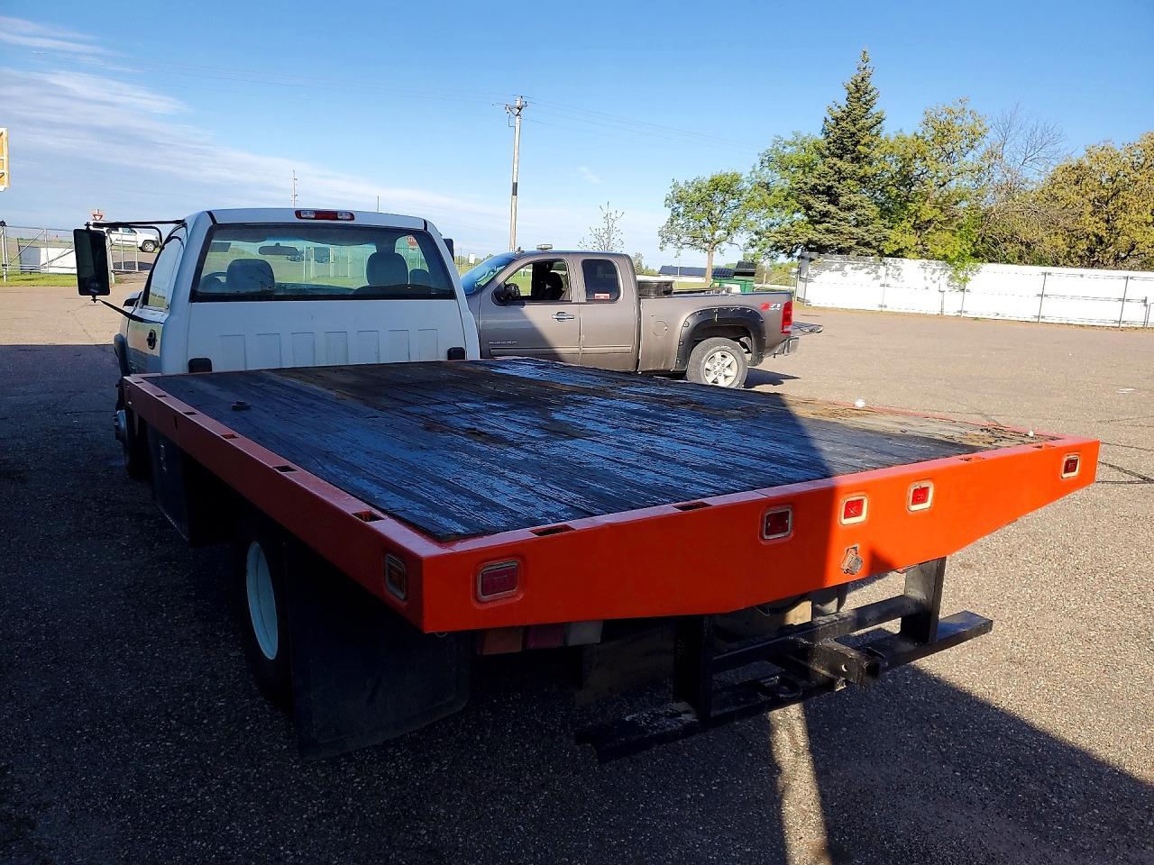 2005 Chevrolet Silverado C3500 - Image 2