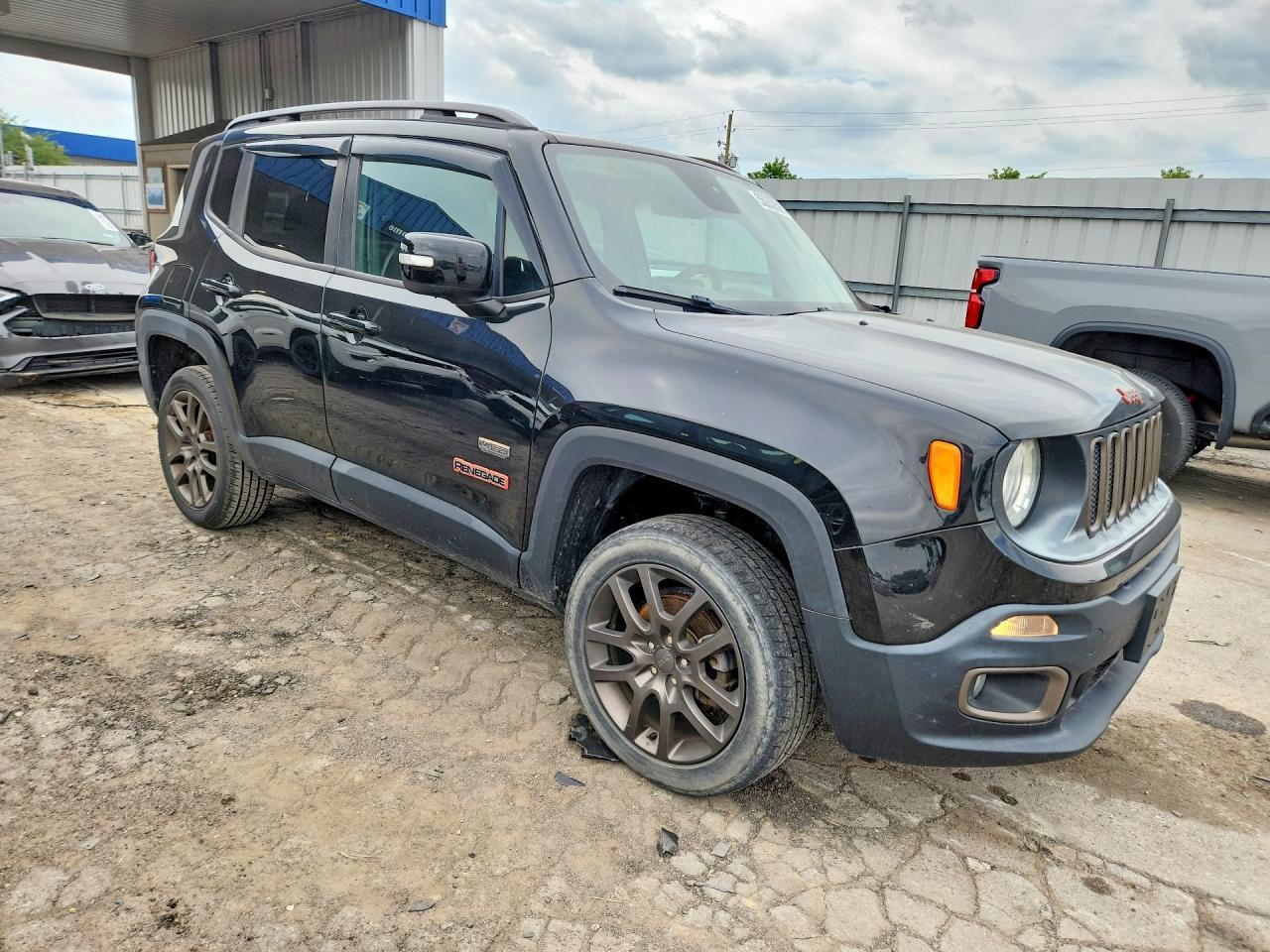 2016 Jeep Renegade Latitude - Image 4