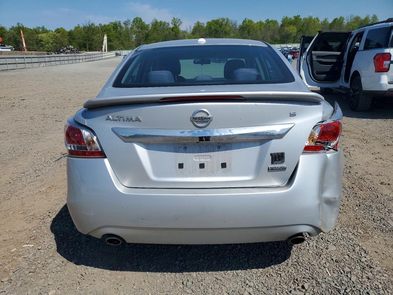 2015 Nissan Altima 2.5 S - Image 6