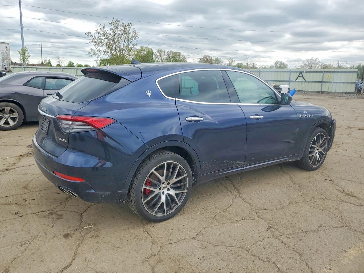 2022 Maserati Levante Base - Image 3