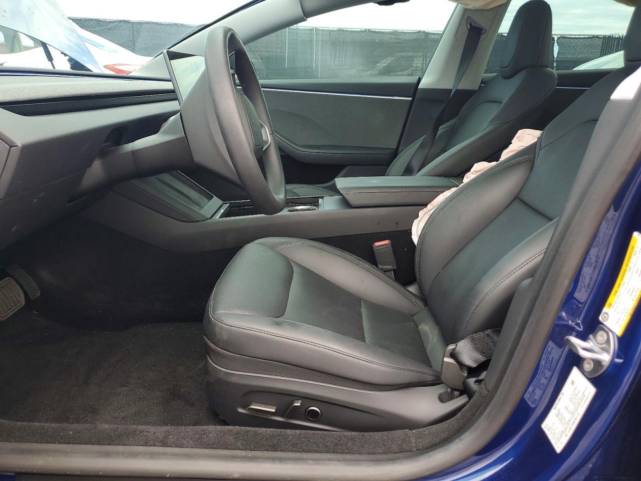 2025 Tesla Model 3 - Фото 7