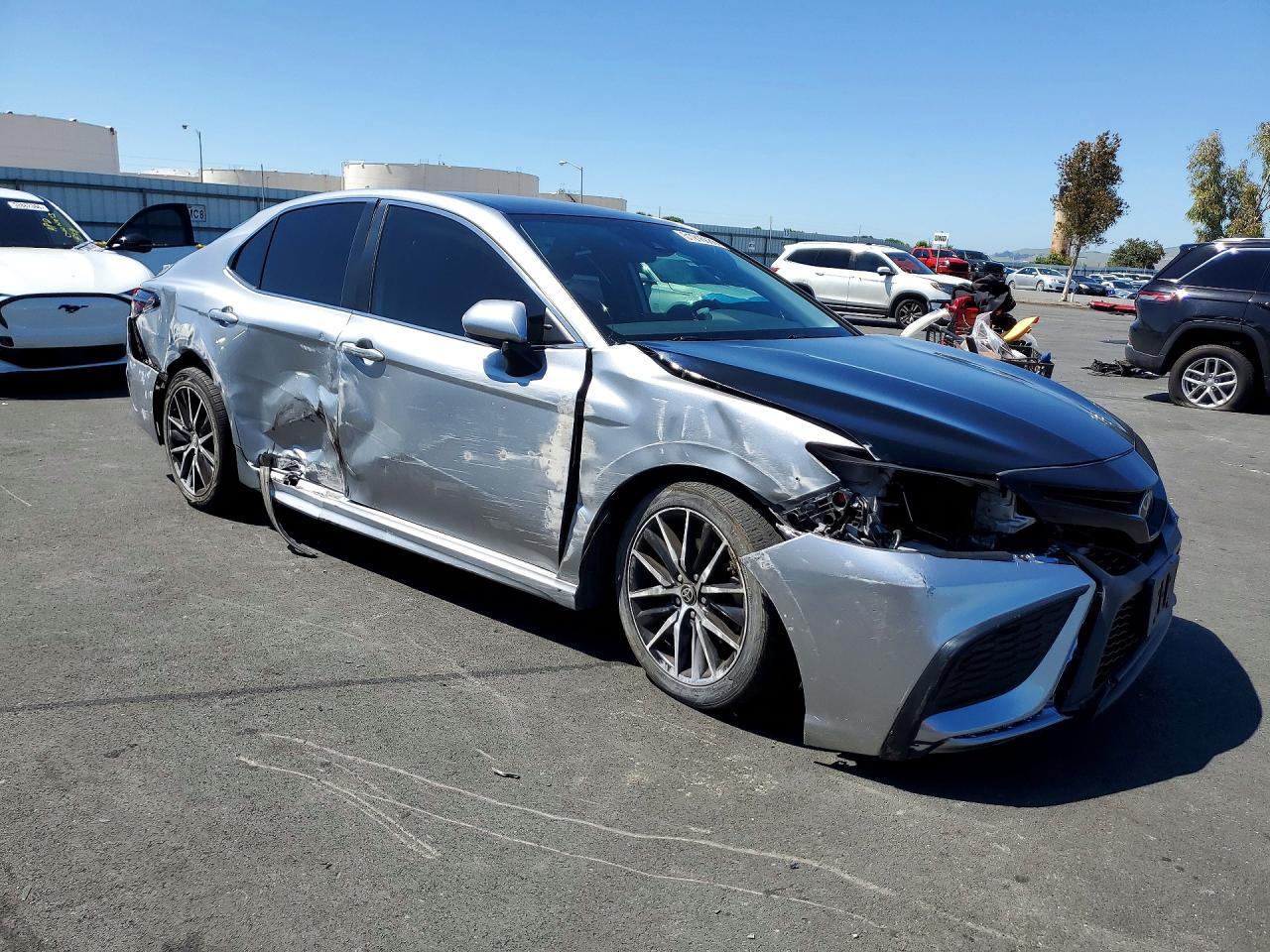 2021 Toyota Camry Se - Фото 4