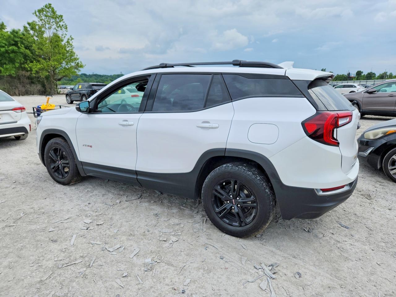 2022 GMC Terrain At4 - Фото 2