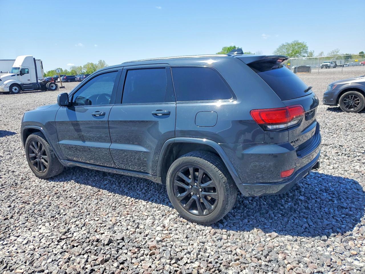 2017 Jeep Grand Cherokee Laredo - Фото 2