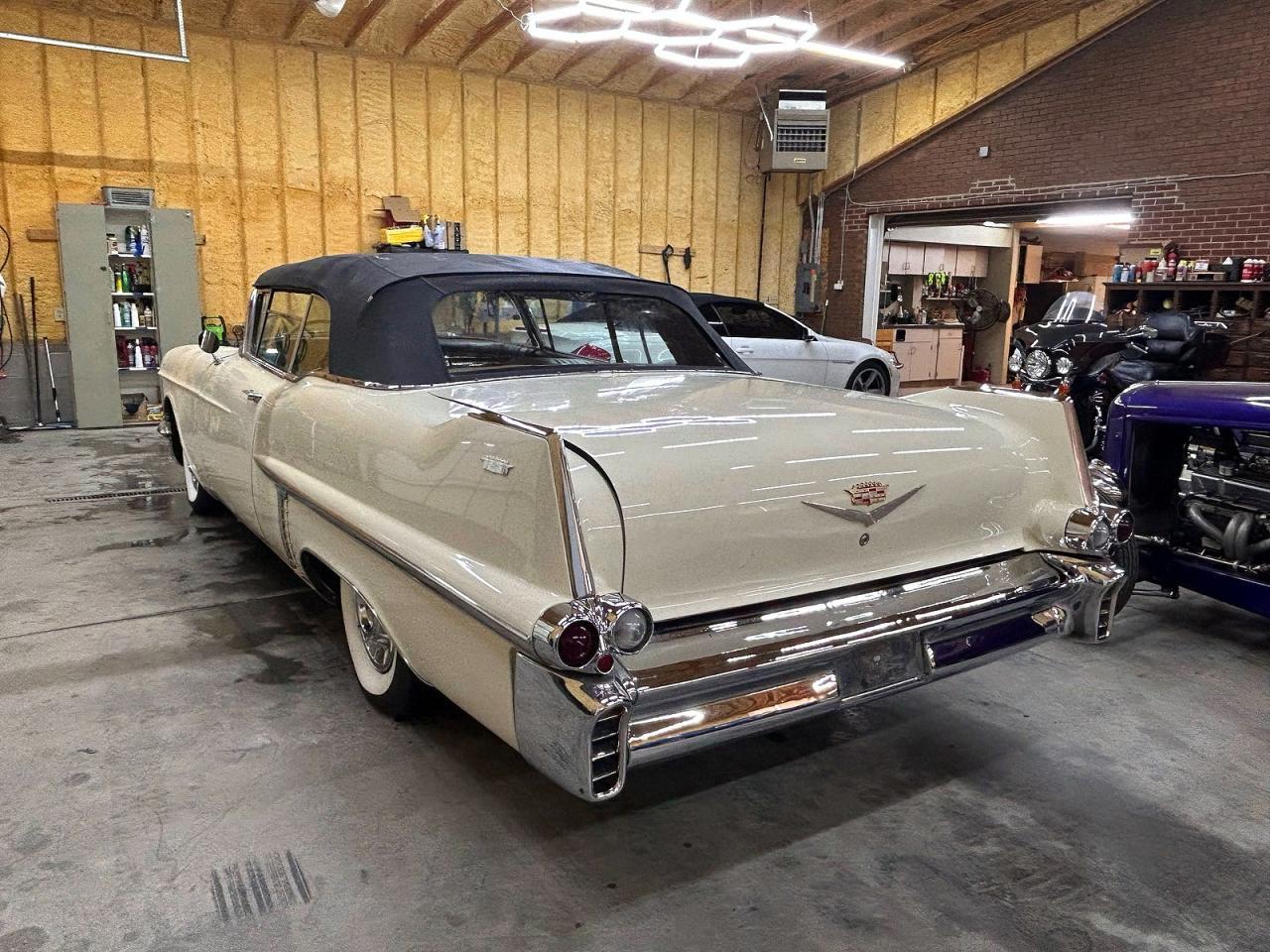 1957 Cadillac 2Drconv Coupe Deville - Фото 3