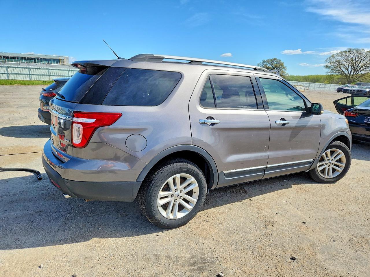 2016 Ford Explorer Xlt - Image 3