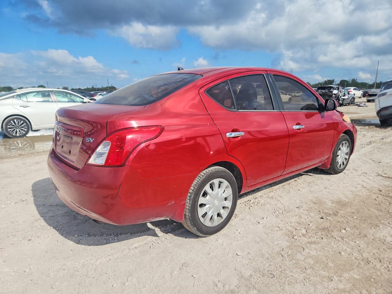 2012 Nissan Versa 1.6 S - Фото 3