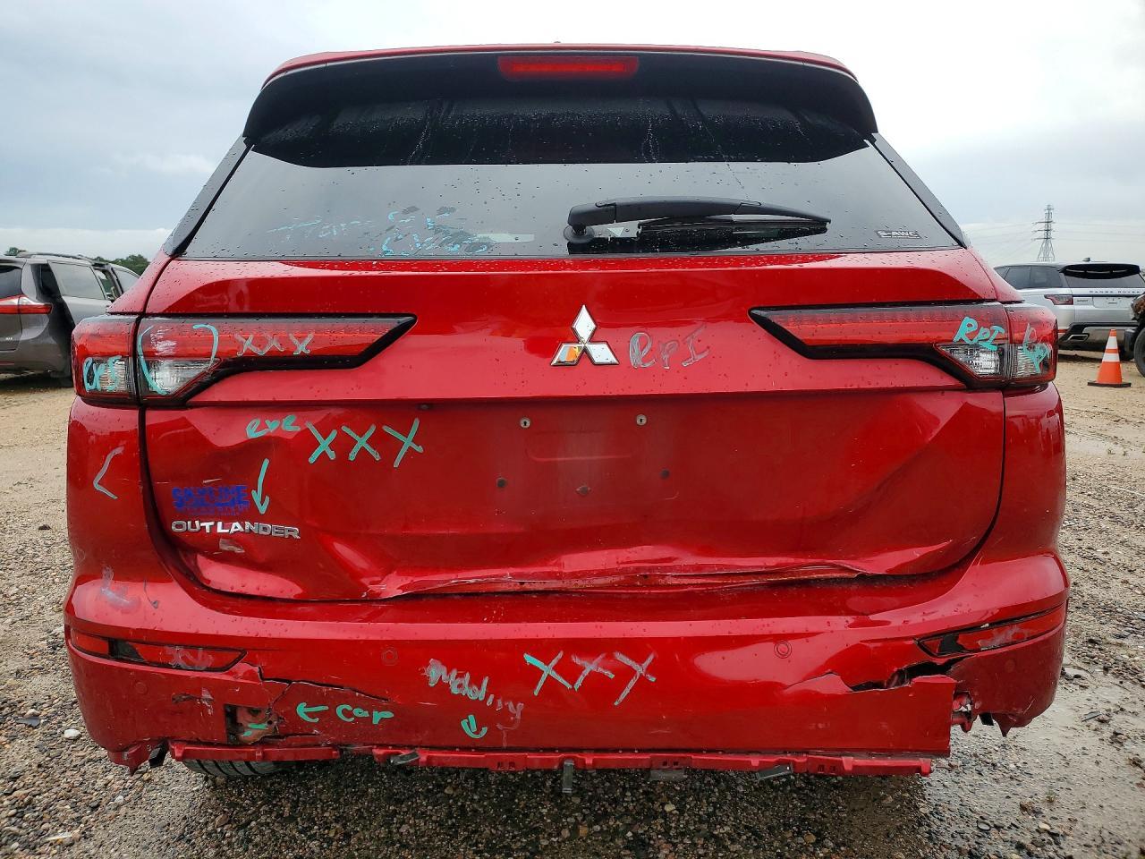2022 Mitsubishi Outlander - Image 6