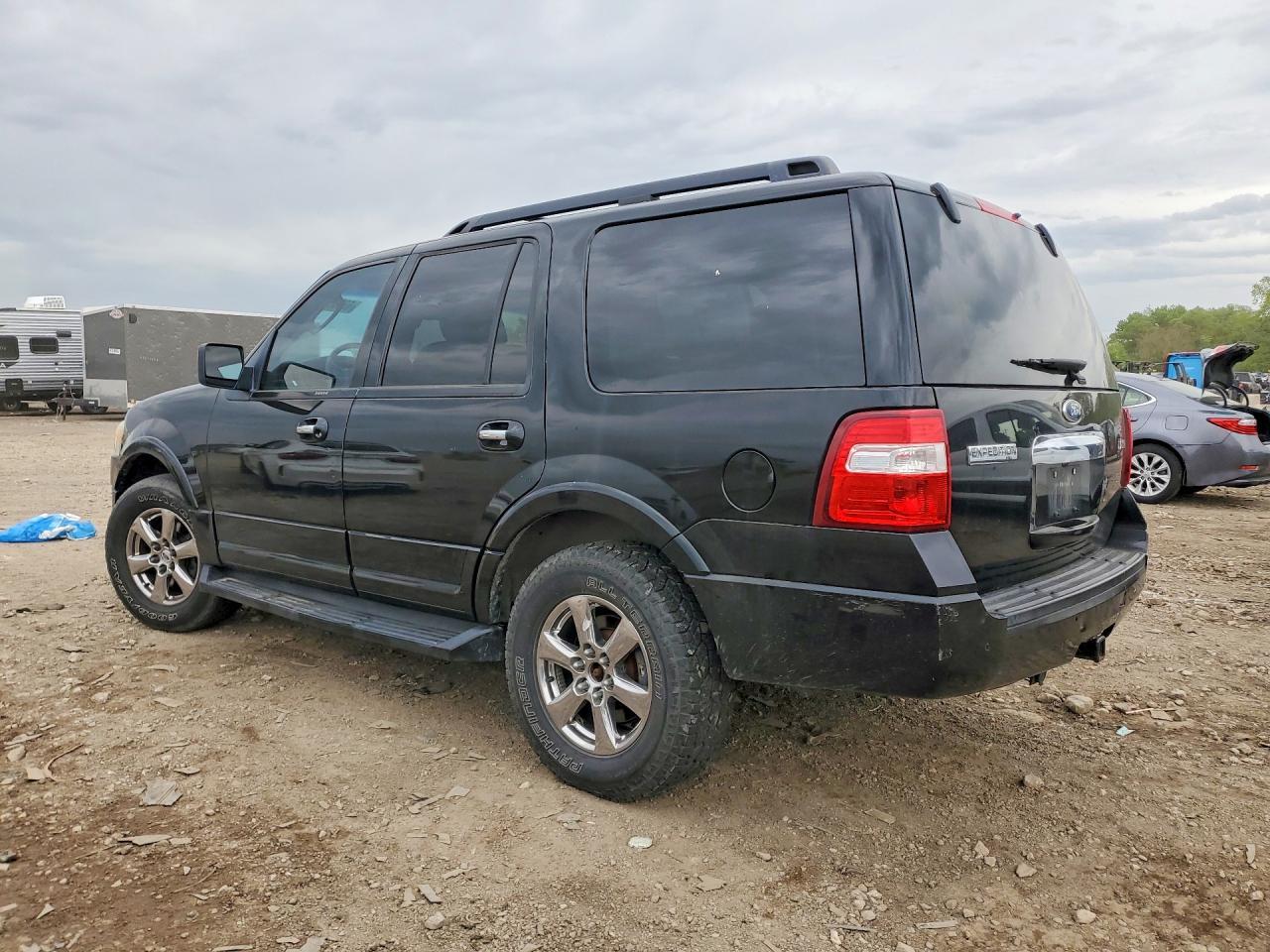 2011 Ford Expedition Xlt - Фото 2