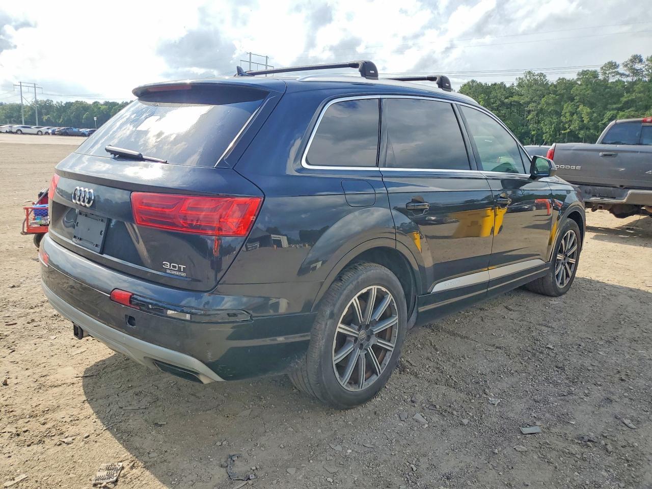 2017 Audi Q7 Premium Plus - Image 3