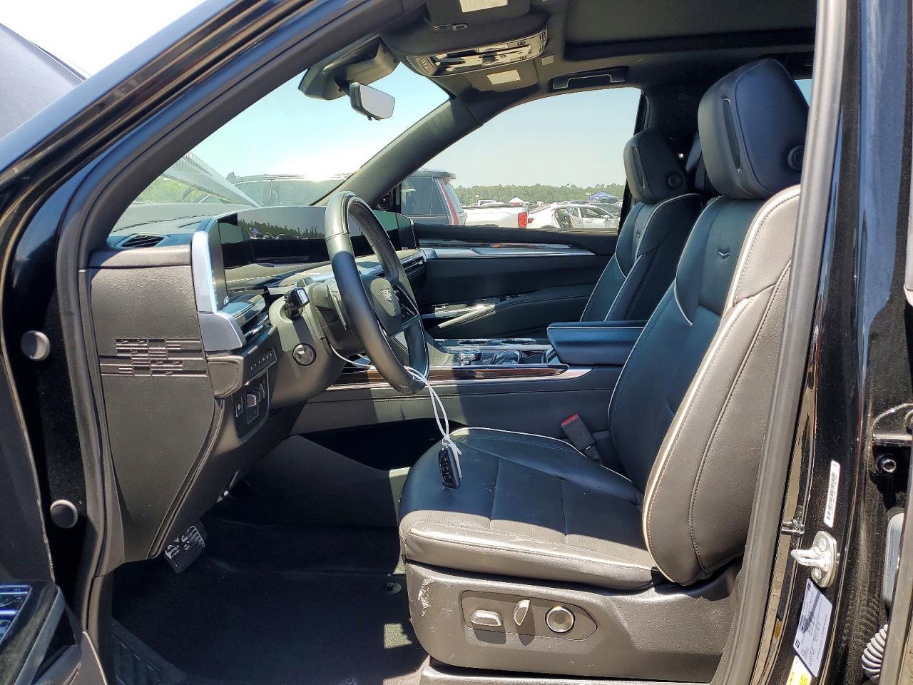 2025 Cadillac Escalade Premium Luxury - Image 7