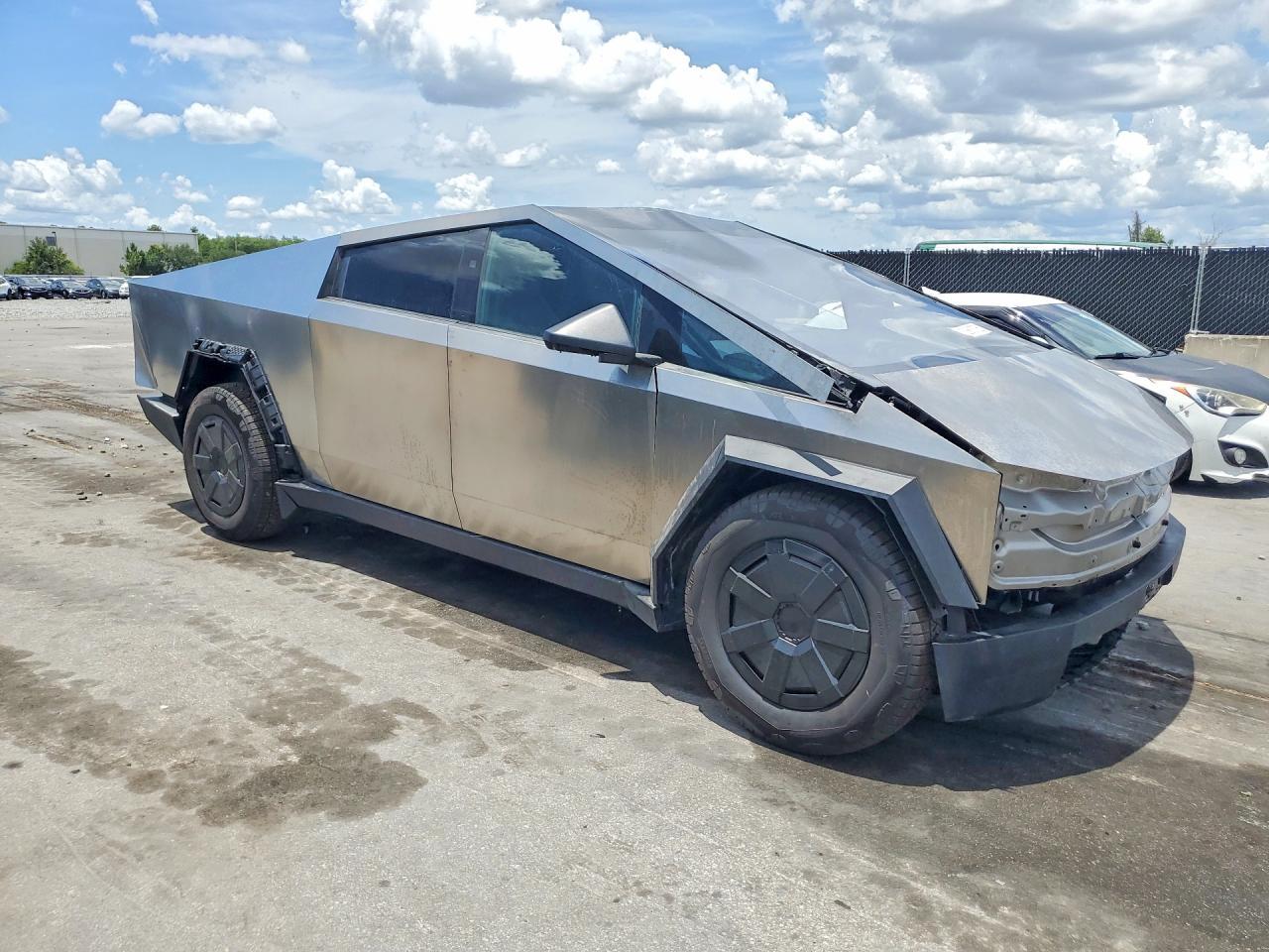 2025 Tesla Cybertruck - Фото 4